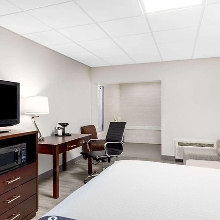 La Quinta Inn By Wyndham Lynnwood Exterior photo