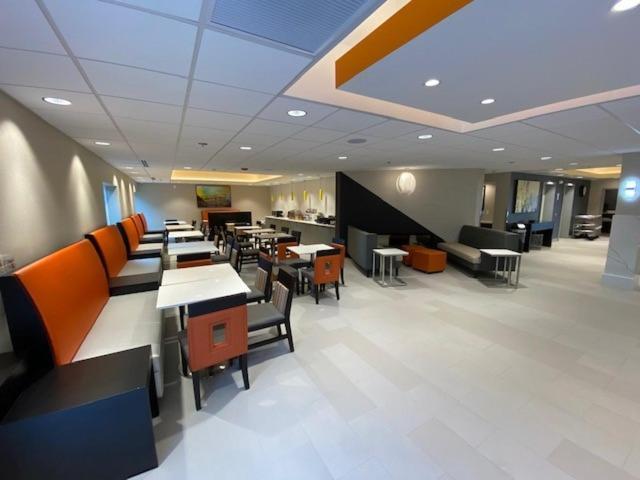 La Quinta Inn By Wyndham Lynnwood Exterior photo