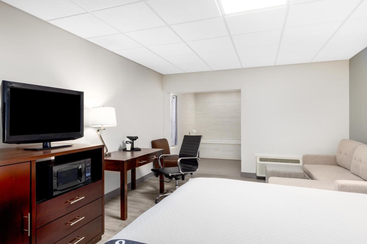 La Quinta Inn By Wyndham Lynnwood Exterior photo