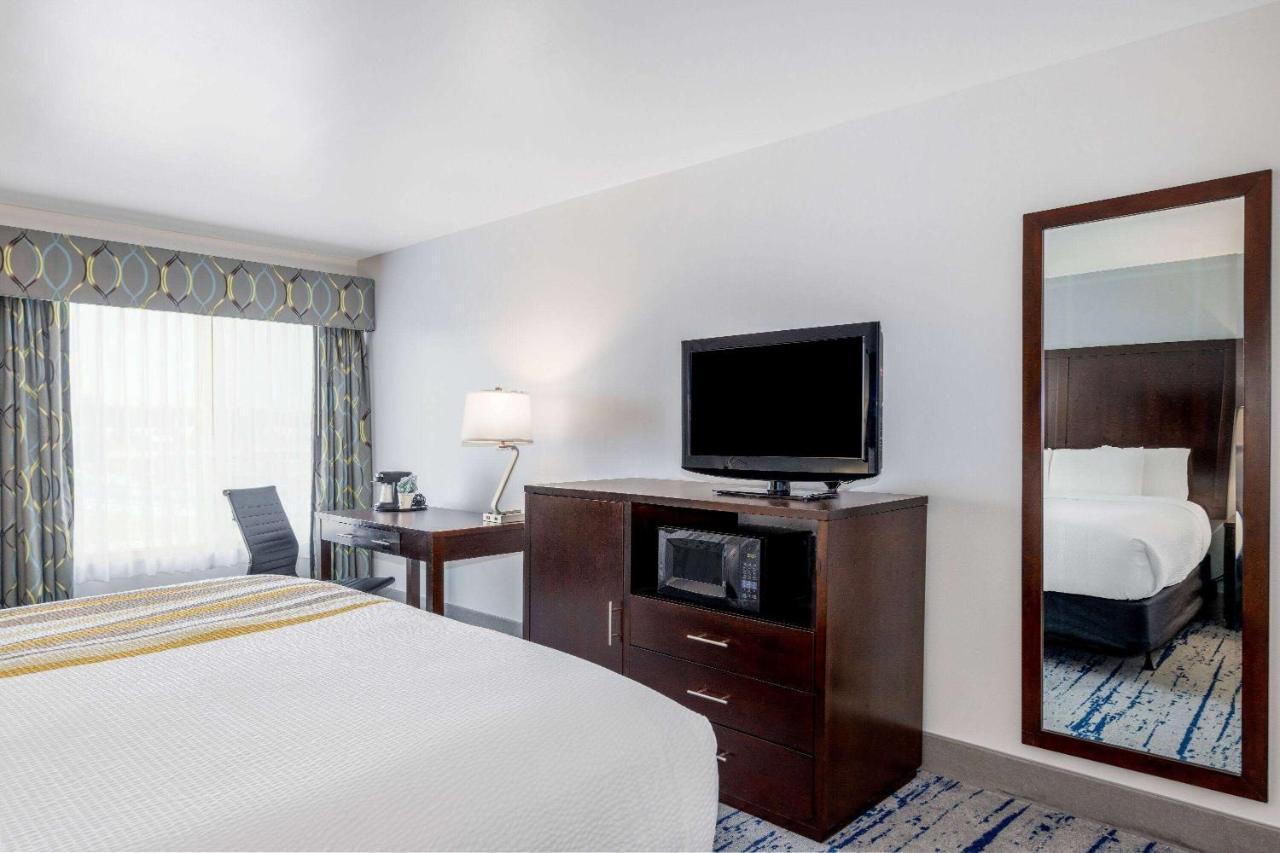 La Quinta Inn By Wyndham Lynnwood Exterior photo