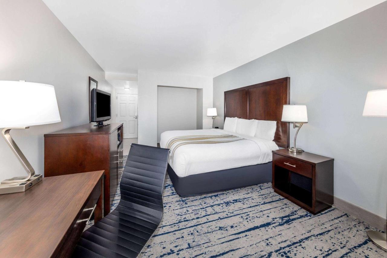 La Quinta Inn By Wyndham Lynnwood Exterior photo