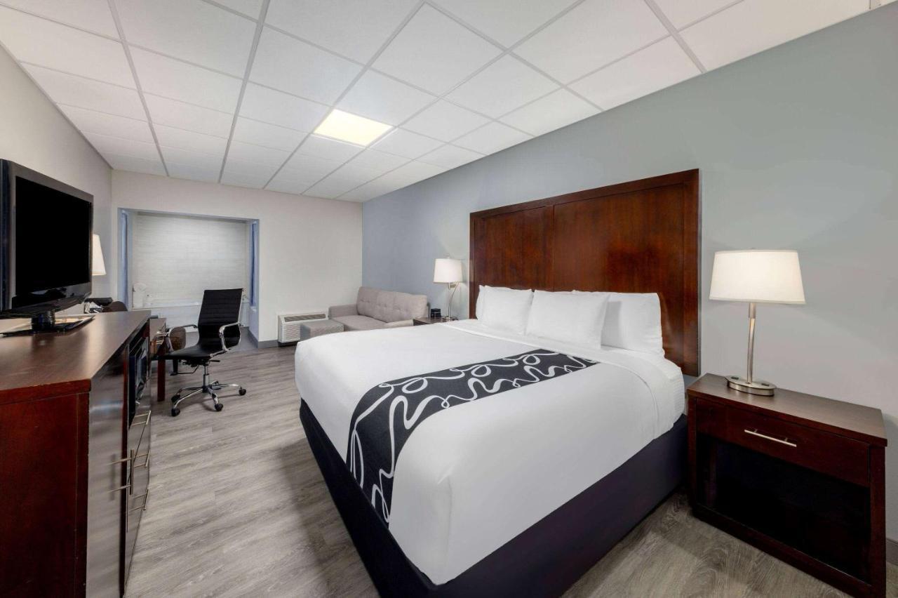 La Quinta Inn By Wyndham Lynnwood Exterior photo