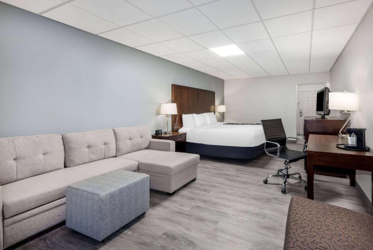 La Quinta Inn By Wyndham Lynnwood Exterior photo