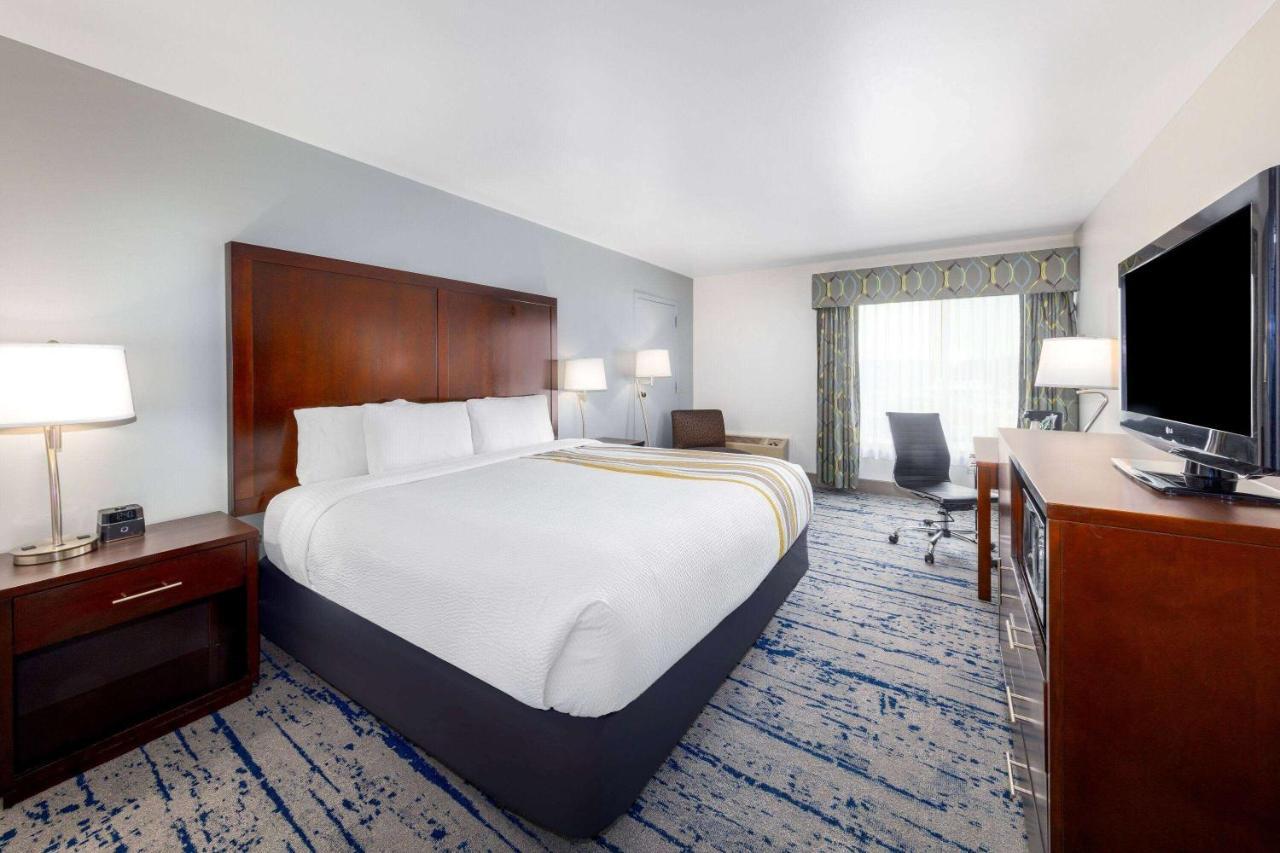 La Quinta Inn By Wyndham Lynnwood Exterior photo