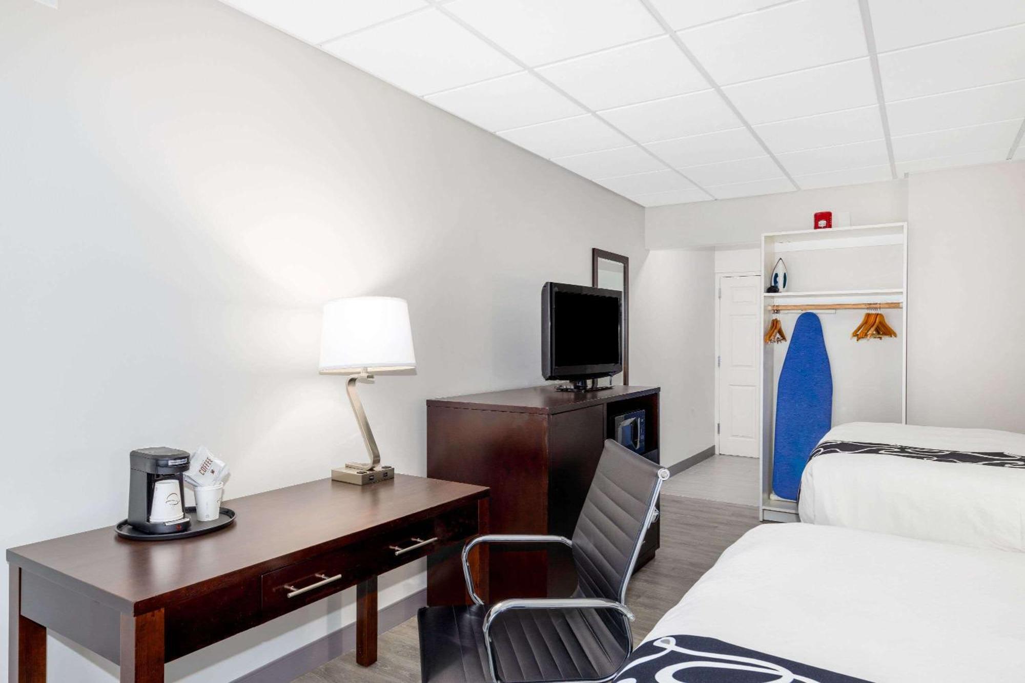 La Quinta Inn By Wyndham Lynnwood Exterior photo