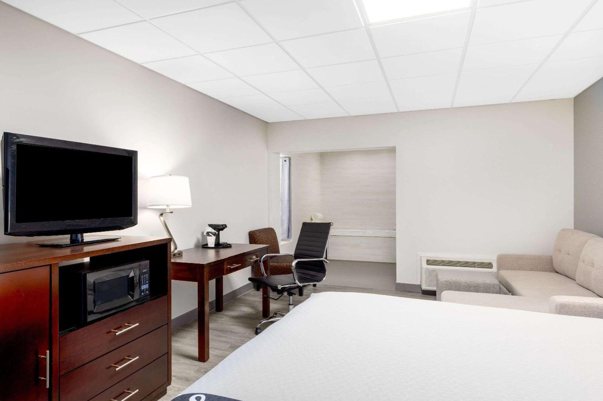La Quinta Inn By Wyndham Lynnwood Exterior photo