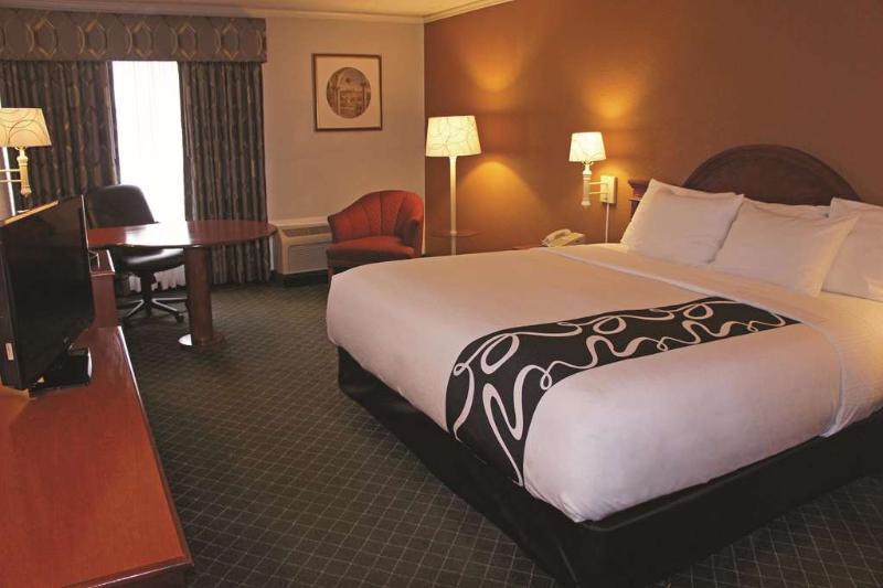 La Quinta Inn By Wyndham Lynnwood Exterior photo